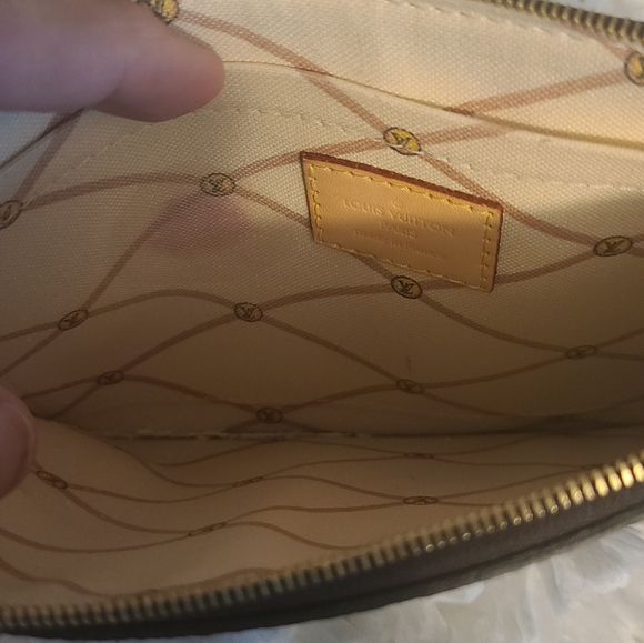 Copy - ✨💕LV Pouch Neverfull Limited edition Summer trunks collection 2018✨💕 - Picture 9 of 11